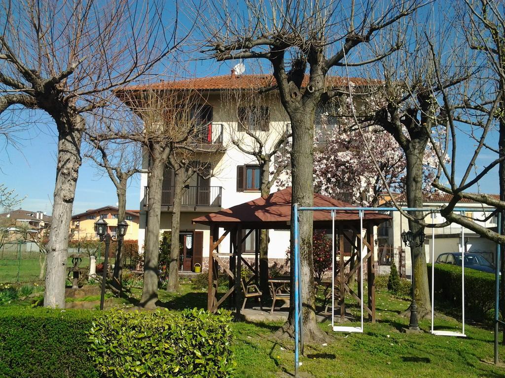 Bareggio B&B Le Camelie מראה חיצוני תמונה