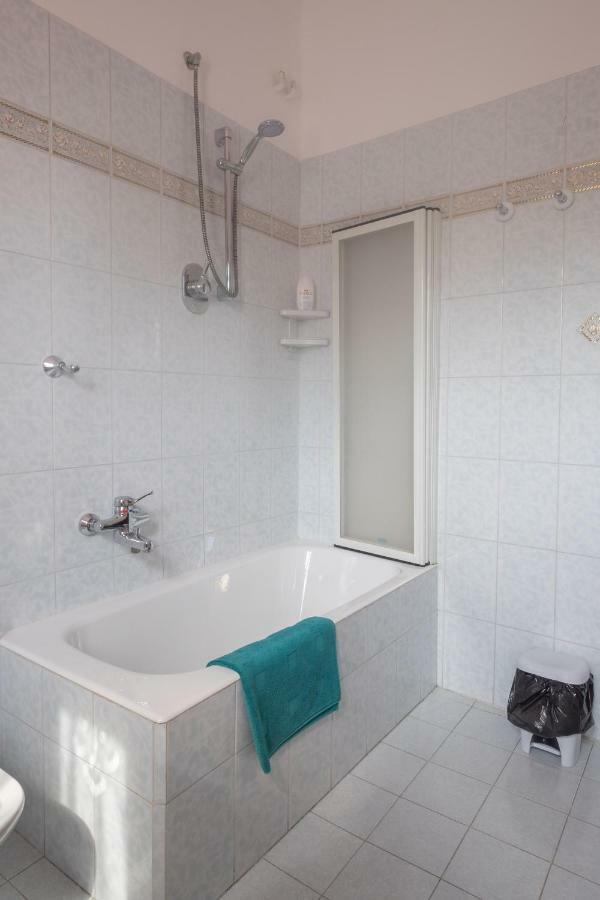 Bareggio B&B Le Camelie מראה חיצוני תמונה