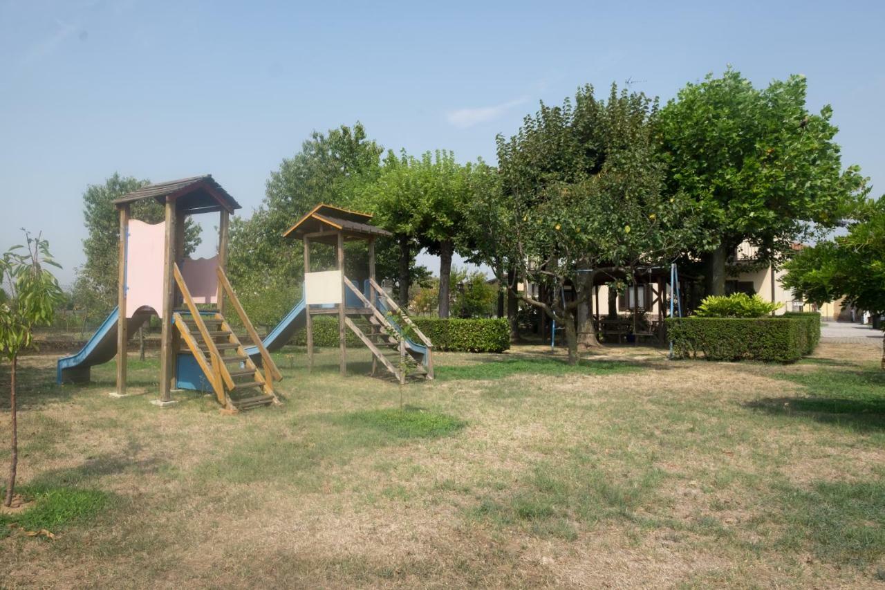 Bareggio B&B Le Camelie מראה חיצוני תמונה