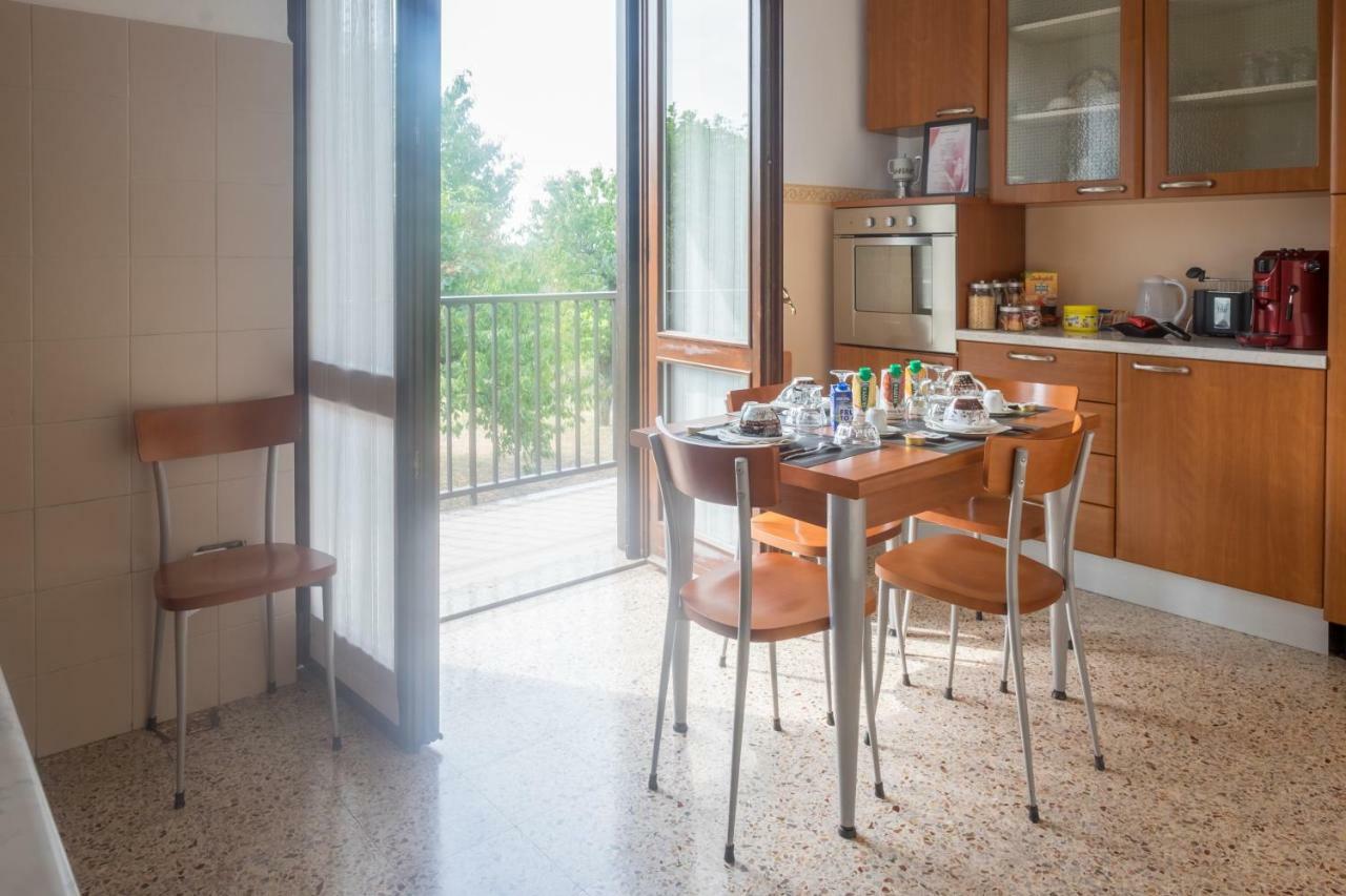 Bareggio B&B Le Camelie מראה חיצוני תמונה